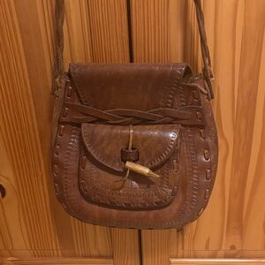 Elegant Tan Leather Crossbody Bag